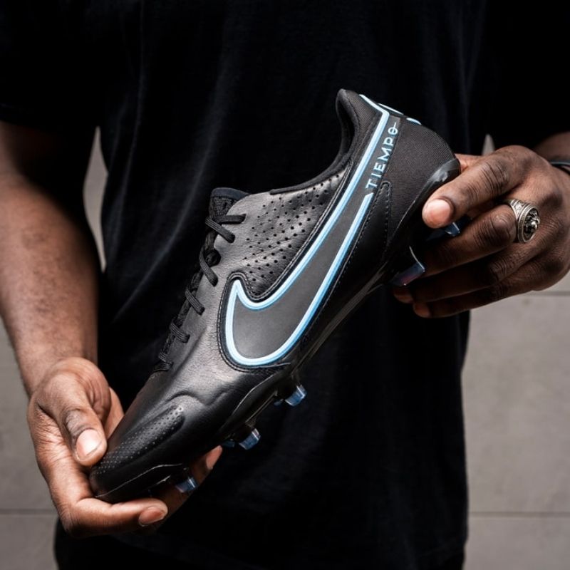 Giày bóng đá Nike Black Pack phiên bản mới nhất 